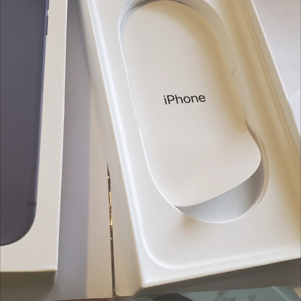 Apple iPhone - Dark Blue 17 Pro Max Box
